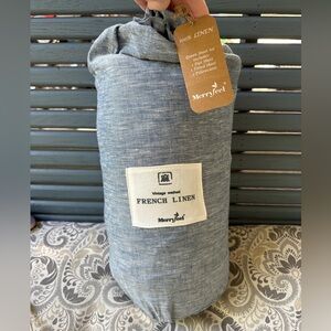 100% French Linen QUEEN sheet set. New in bag.